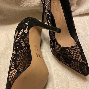 New BCBG  3 1/2 inches